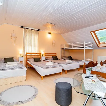 Kutvoelgy Vendeghaz Guest house Vac