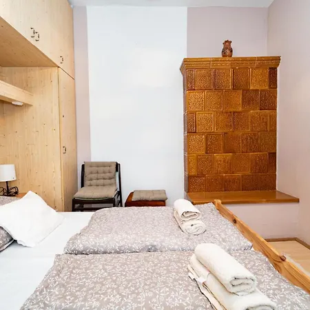 Kutvoelgy Vendeghaz Guest house Vac
