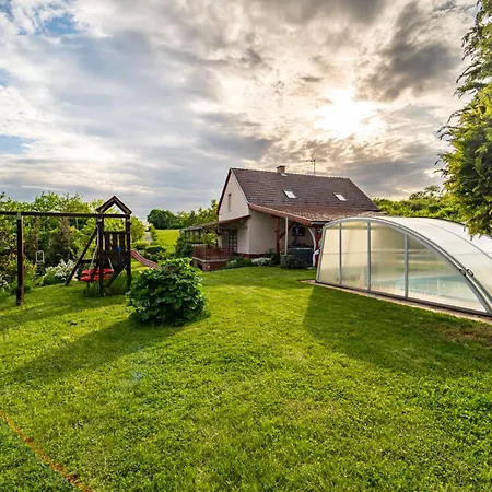 Kutvoelgy Vendeghaz Guest house